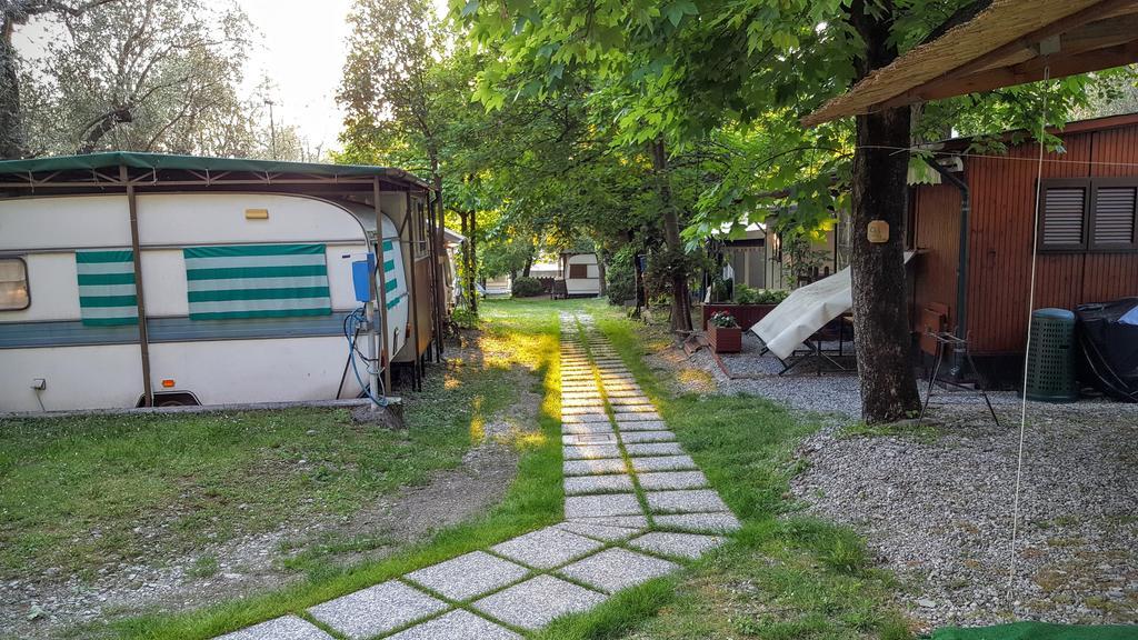 Camping Pilzone إيزِيو المظهر الخارجي الصورة