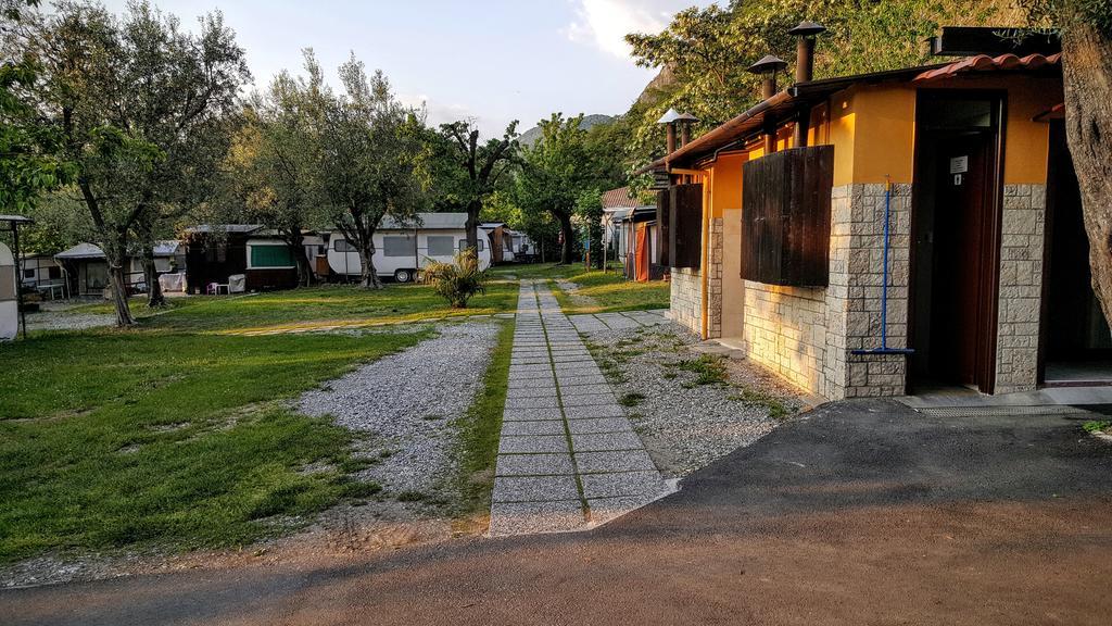 Camping Pilzone إيزِيو المظهر الخارجي الصورة