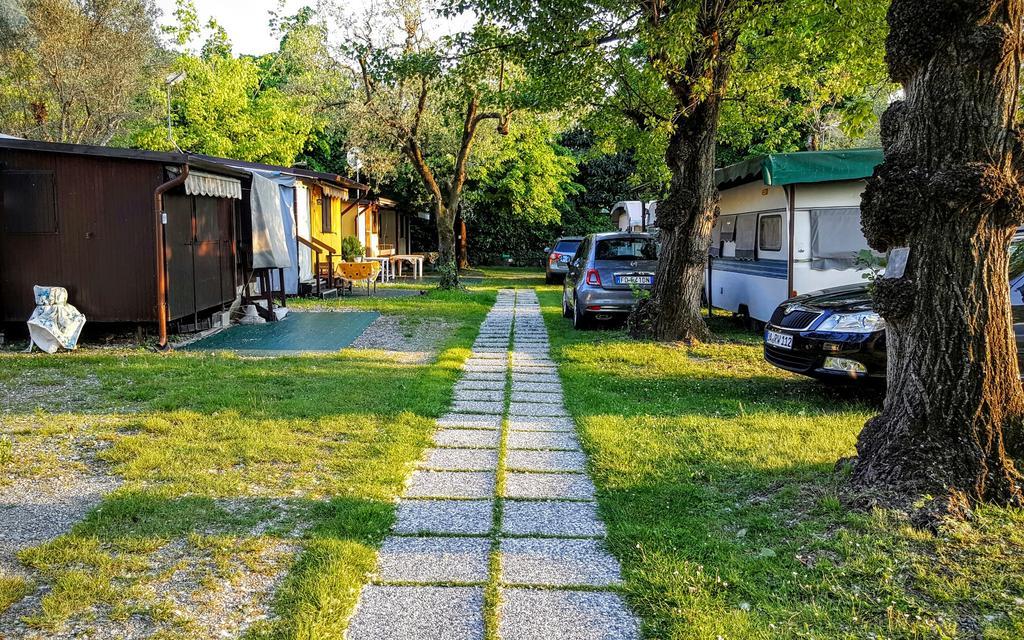 Camping Pilzone إيزِيو المظهر الخارجي الصورة